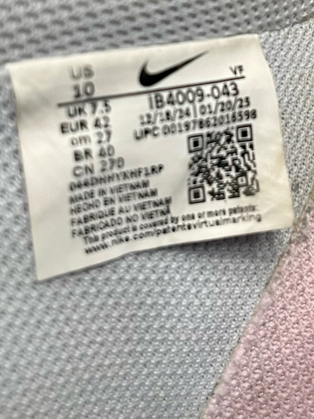 Nike Women’s Low-Top Sneaker in White, Gray & Pink - Picture 7 of 7